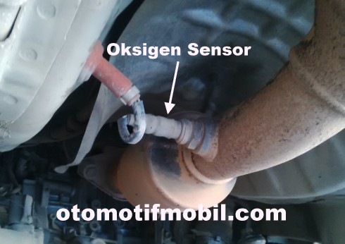 oksigen sensor yang tertanam di knalpot mobil